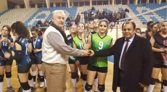 Voleybolda Lokman Hekim Anadolu Lisesi Şampiyon