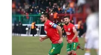 Amedspor Takım Kaptanı Şehmus Özer, Trafik Kazasında Hayatını Kaybetti