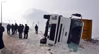 Çöp Kamyonu Devrildi: 3 Yaralı