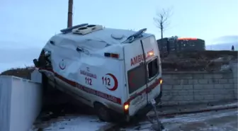 Ambulans Kaza Yaptı: 5 Yaralı