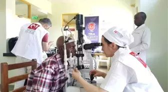 Azerbaycanlı ve Türk Doktorlar Uganda'da Uygulamalı Katarakt Eğitimi Verdi