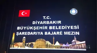 Diyarbakır'da Kayyum Yeni Tabela Önünde Poz Verdi