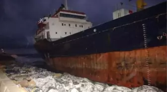 KKTC'de Aşırı Yağış ve Fırtına Etkili.. Yük Gemisi Karaya Oturdu...