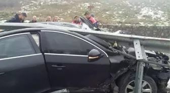 Otomobil Bariyerlere Çarptı: 1 Yaralı