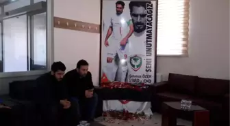 Amed Sportif Binasına Şeyhmus İçin Taziyeler Kabul Ediliyor