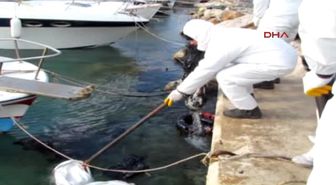 Izmir Çeşme'de Denize Sızan Yakıt Kirliliği Temizleniyor