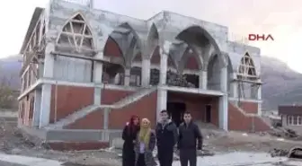 Manisa Öğrenciler Harçlıklarını Cami Inşaatına Bağışladı