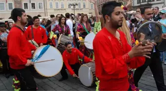 Romanlara Profesyonel Müzik Eğitimi