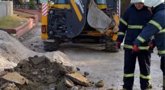 İş Makinesi Mahalle Ortasında Doğalgaz Borusunu Patlattı