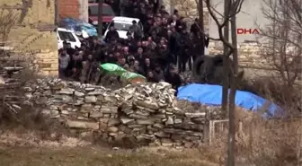 Kapısı Kilitli Evdeki Yangında Ölen Berat ve Berkay, Yanyana Toprağa Verildi (2)