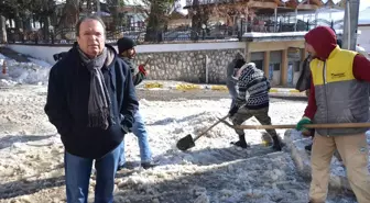 Akseki'de Kar Kamyonlarla İlçe Dışına Taşınıyor