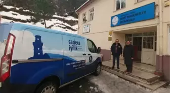 Deniz Feneri 80 Öğrenciye Bot ve Mont Yardımında Bulundu