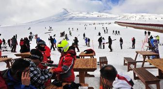Erciyes'de Naylonlu Kayma Keyfi