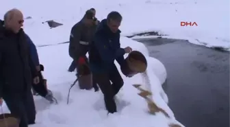 Ardahan Valisi Doğaya Yem Bıraktı