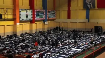 İbb Evsiz Vatandaşları Spor Salonunda Topladı