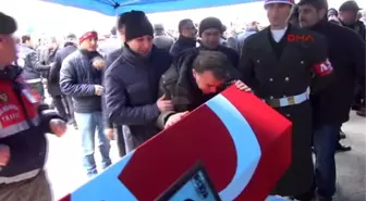 Kahramanmaraş Fırat Kalkanı Şehidi Uzman Onbaşı Ayhan Güzel, Elbistan'da Son Yolculuğuna Uğurlandı-1