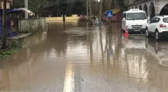 Karasu ile Adapazarı Arasındaki Yol Ulaşıma Kapandı