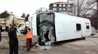 Kırıkkale'de Midibüs Devrildi: 26 Yaralı