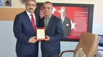 Başkan Alıcık'a Anlamlı Plaket