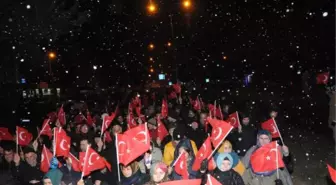 Lapseki'de Kar Yağışı Altında Şehitlere Saygı Yürüyüşü