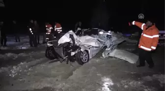 Bolu'da Otomobil Tıra Çarptı: 2 Ölü