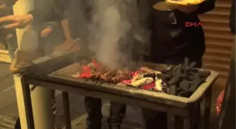 Gaziantep'te Yeni Yıl Coşkusu, Ilk Bebek Ise 'Yakup Sergen'