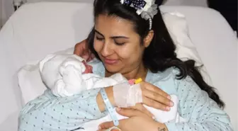 İzmir'de Yeni Yılın İlk Bebeği Ozan Ali Oldu