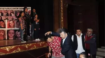 Kent Tiyatrosu 2016'yı Çiçekler Solmasın'la Uğurladı
