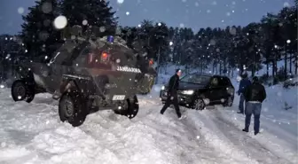 Osmaniye'de Karda Mahsur Kalan Araçlar Kurtarıldı