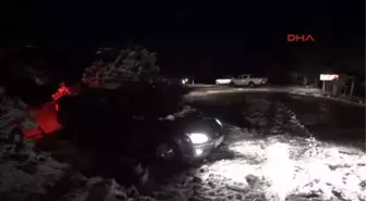 Osmaniye'de Karda Mahsur Kalan Araçlar Kurtarıldı