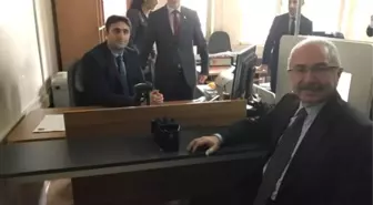 Vali Yaman Yeni Kimlik Kartı Müracaatını Yaptı