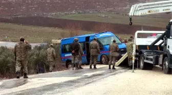 Kilis'te Askeri Araç Devrildi: 2 Asker Yaralı