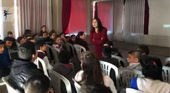 Öğrencilere 'Erken Yaşta Evlilik Semineri'