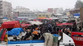 Annesinin Yaptırdığı El Arabasıyla 'Hayatın' Yükünü Taşıyor