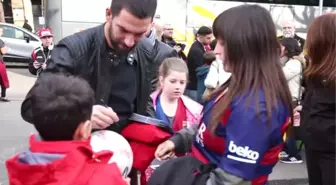 Arda Turan ve Arkadaşları, Hastaneye Giderek Çocuklara Hediye Verdi