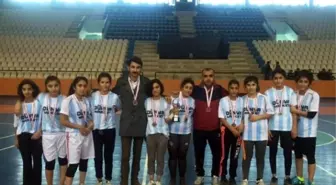 Silopi Cumhuriyet Ortaokulu'nun Basketbol Başarısı