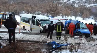 Askeri Araç ile Minibüs Çarpıştı: 2 Şehit, 13 Yaralı (2) - Yeniden