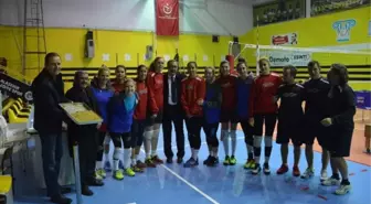 Başkan Karaçoban'dan Bayan Voleybol Takımına Ziyaret