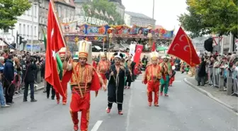 Almanya'nın Fürth Belediyesi Üç Hilalli Osmanlı Bayrağını Yasakladı