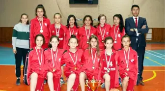 Basketbola Yıldız Yetiştiriyor