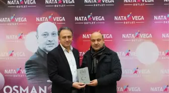 Osman Altınışık, '246 Bir Kurtuluş Destanı' Kitabını Okurları İçin İmzaladı