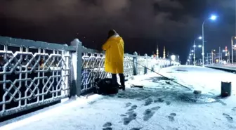 Yoğun Kar Yağışı Altında Balık Tutma Keyfi