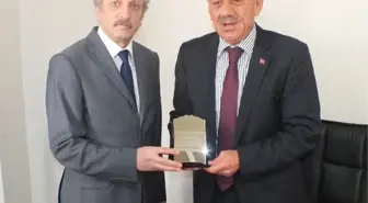 Aka Derneğinden Ağın Belediye Başkanı Serttaş'a Plaket