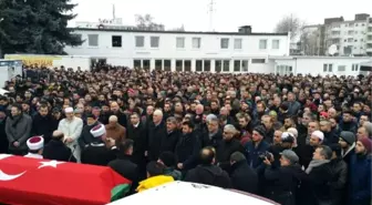 Almanya'da Öldürülen Türk İşadamı Son Yolculuğuna Uğurlandı