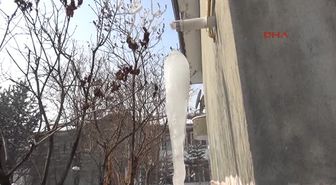 Kars Müzisyenin Evinde Şaşırtan Buz Sarkıtı