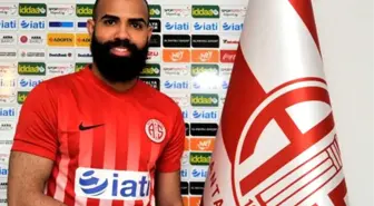 Antalyaspor Sandro'yla İmzaladı