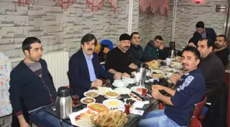 AK Parti'den Gazetecilere Kahvaltı