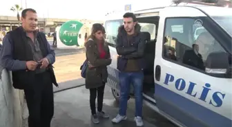 Atm'de Buldukları Parayı Polise Teslim Ettiler