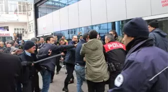 Acil Serviste Hasta Yakınları ve Polis Arasında Arbede!