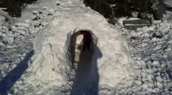 Çameli'nde Kardan Ev Yaptılar